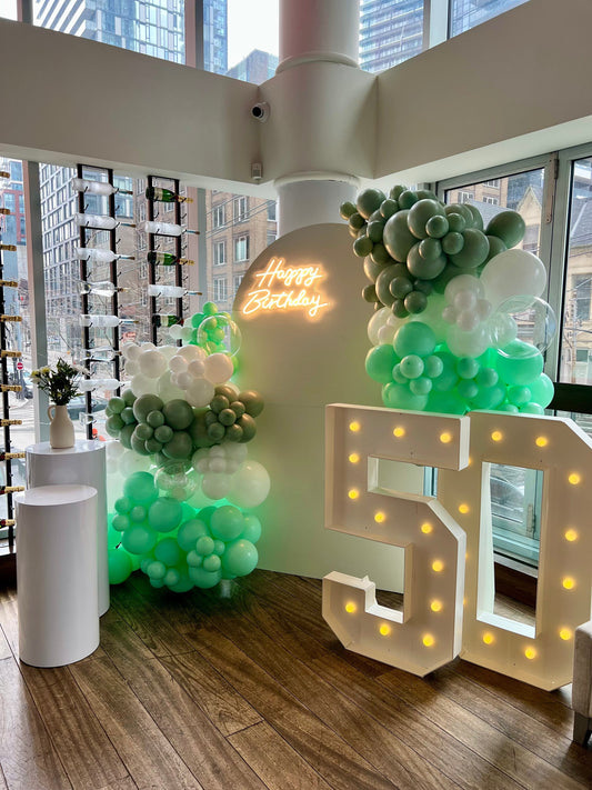 Elegant Anniversary Balloon Backdrop – 50th Celebration Décor