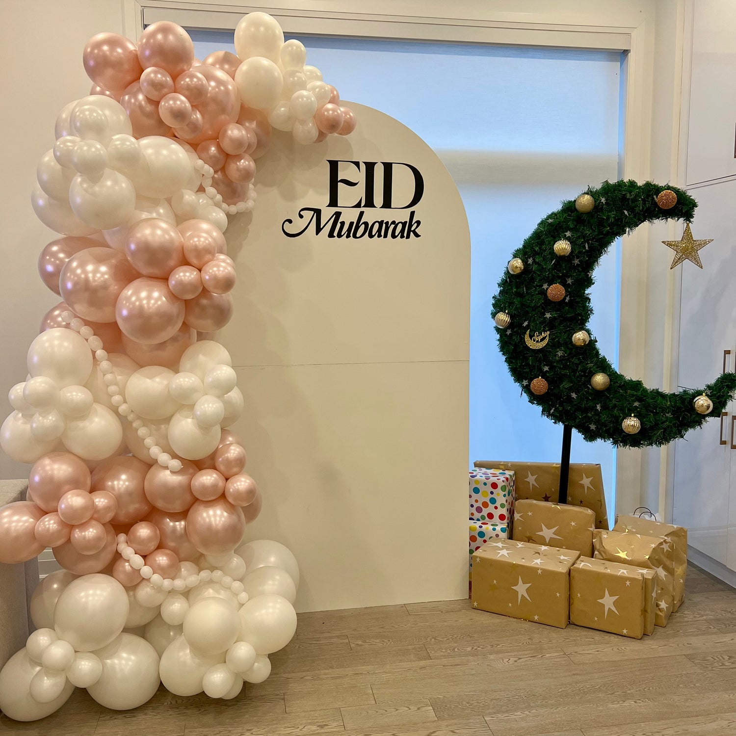 Eid Mubarak décor collection featuring elegant backdrops and balloon designs for festive celebrations in Canada.