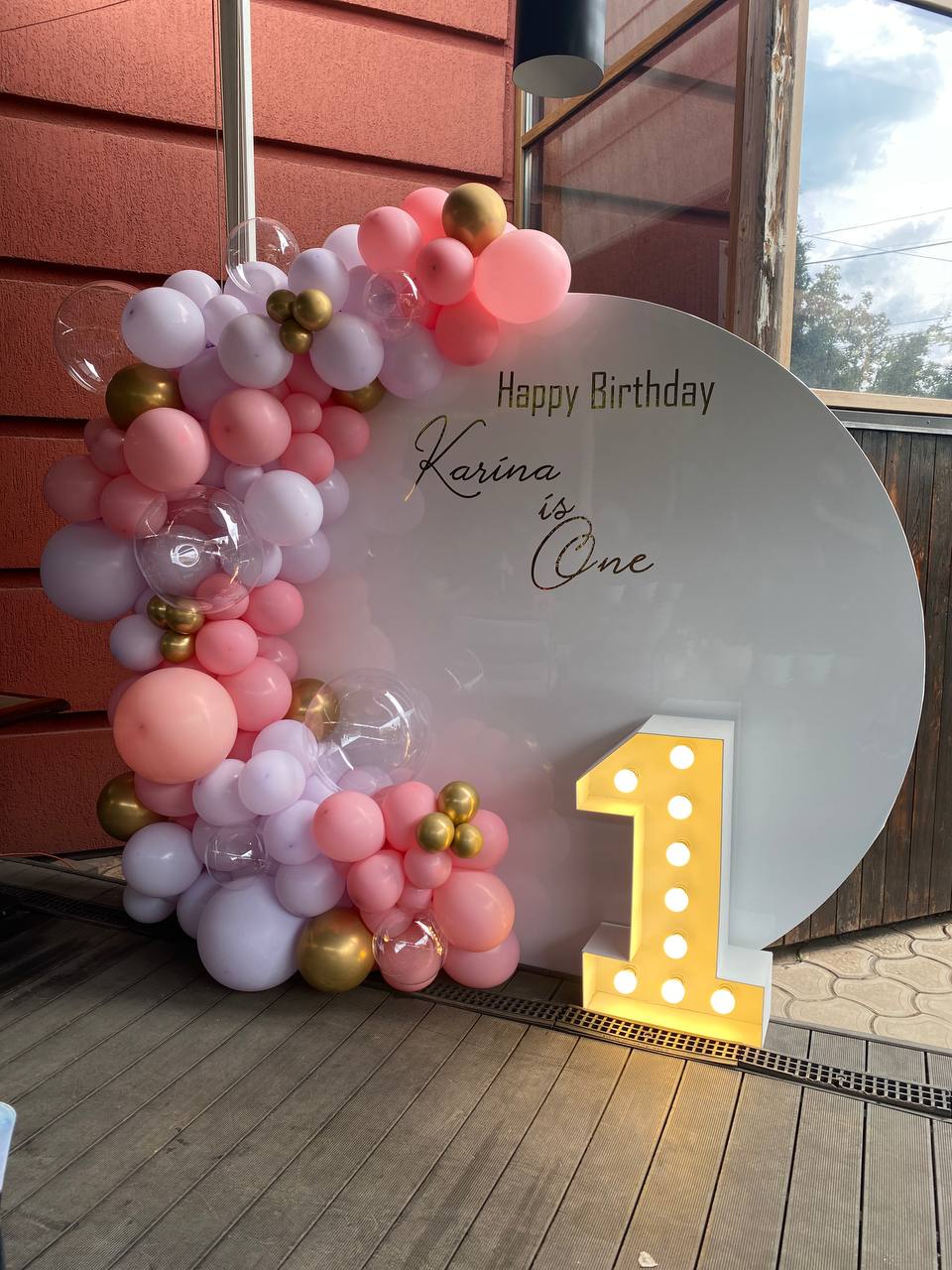 Balloon-Filled Round Backdrop Stand from 500 $