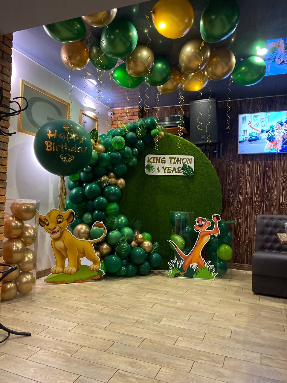 Balloon-Filled Round Backdrop Stand from 500 $