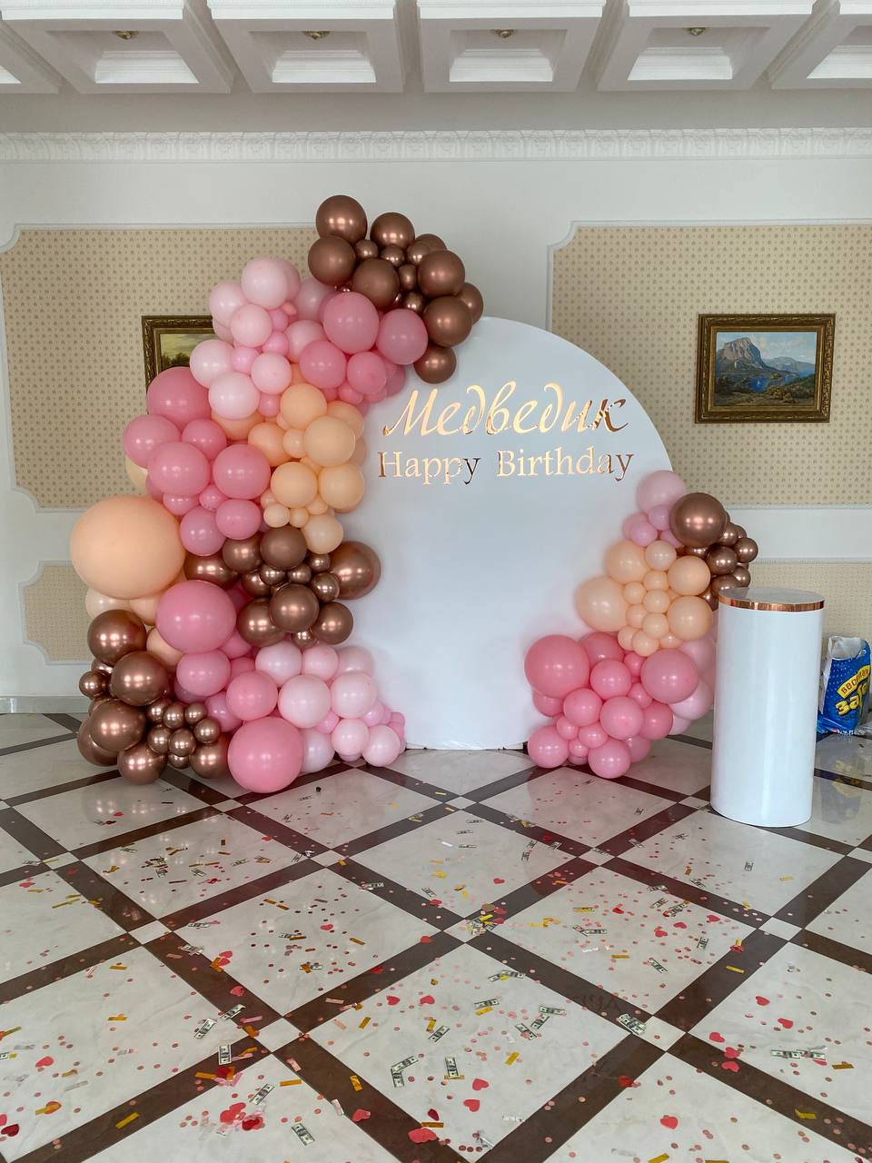 Balloon-Filled Round Backdrop Stand from 500 $