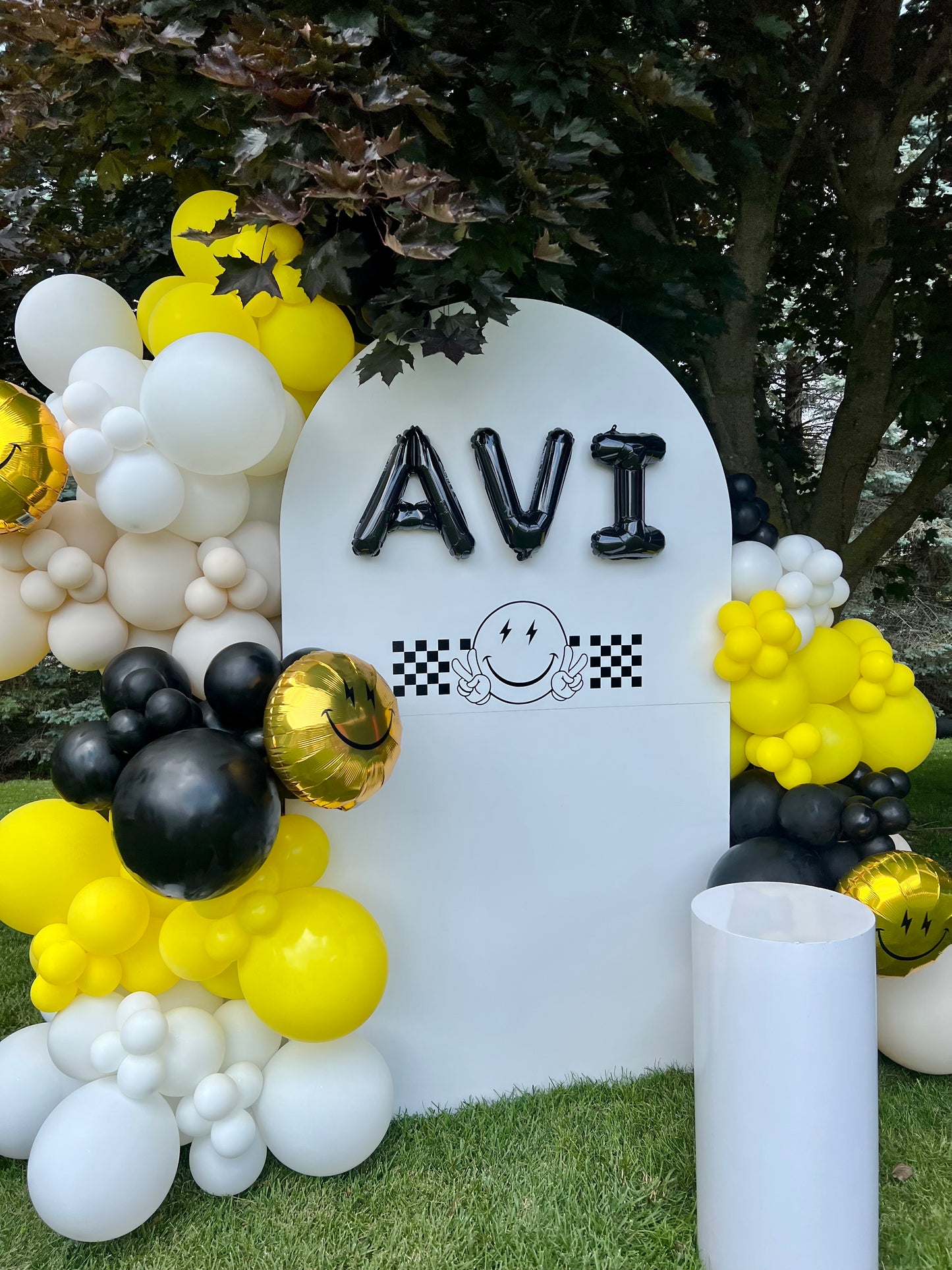 Smiley Kids Birthday Balloon Setup