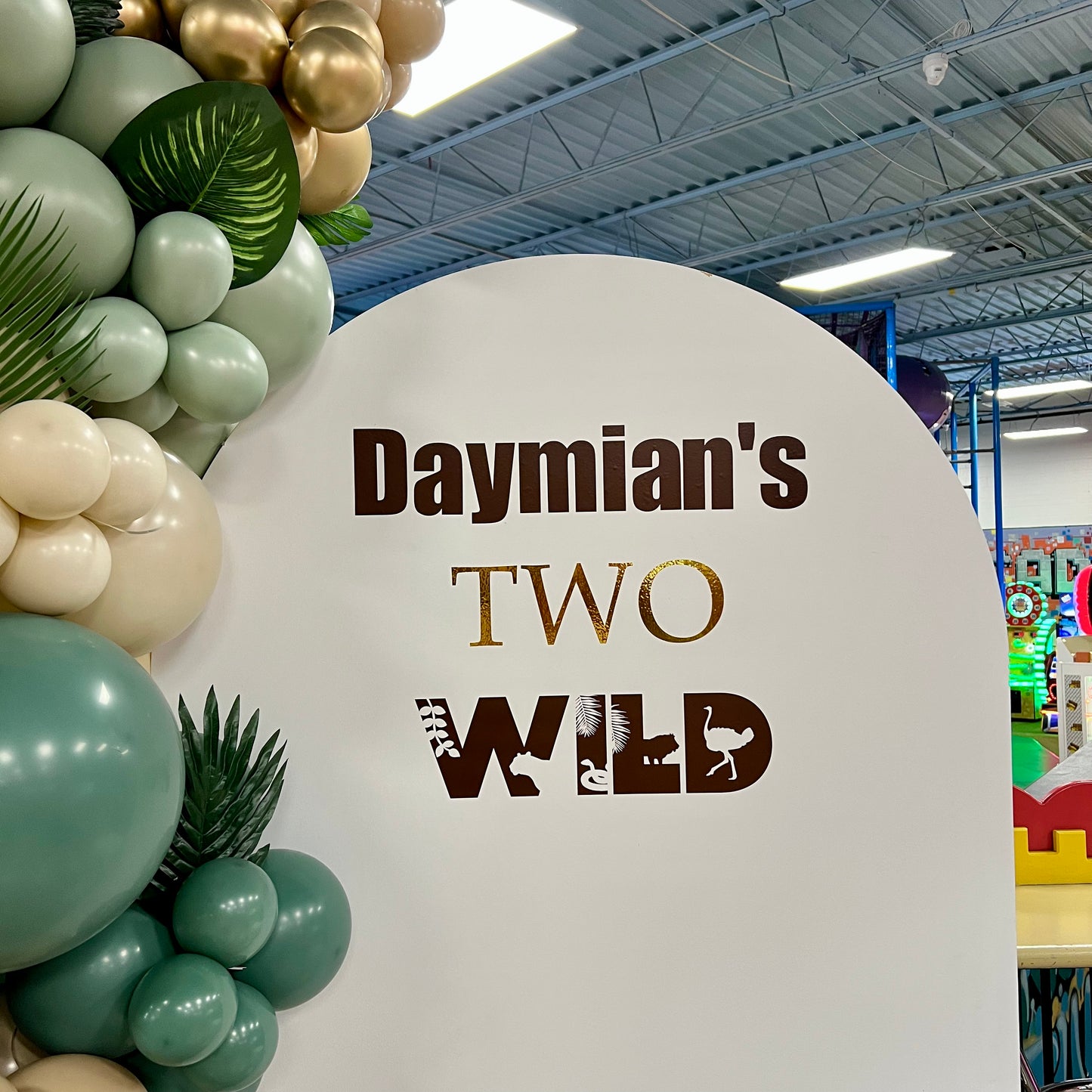 Safari 2nd Birthday Balloon Setup