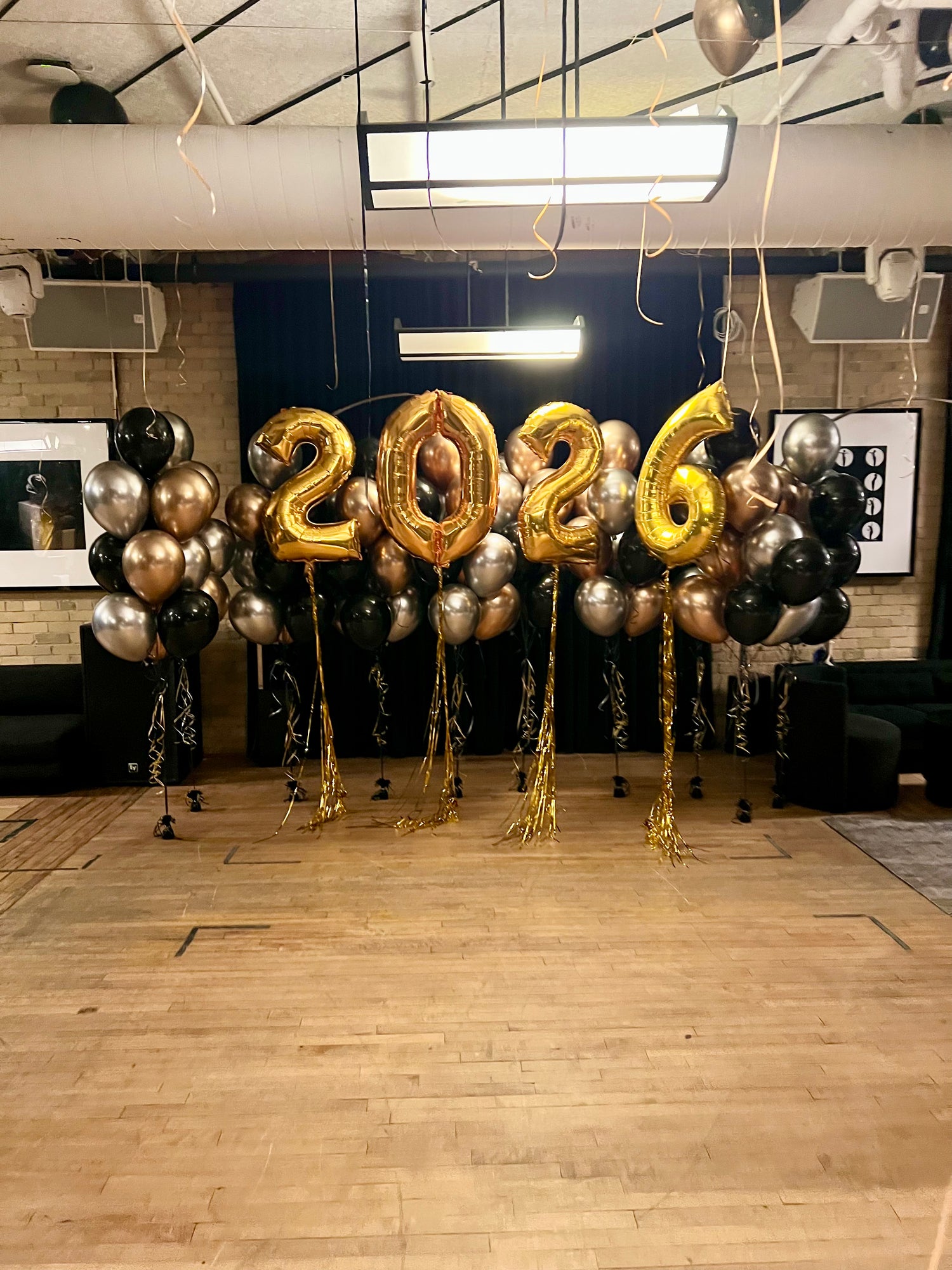 2026 new year helium balloon bundles in black gold and silver
