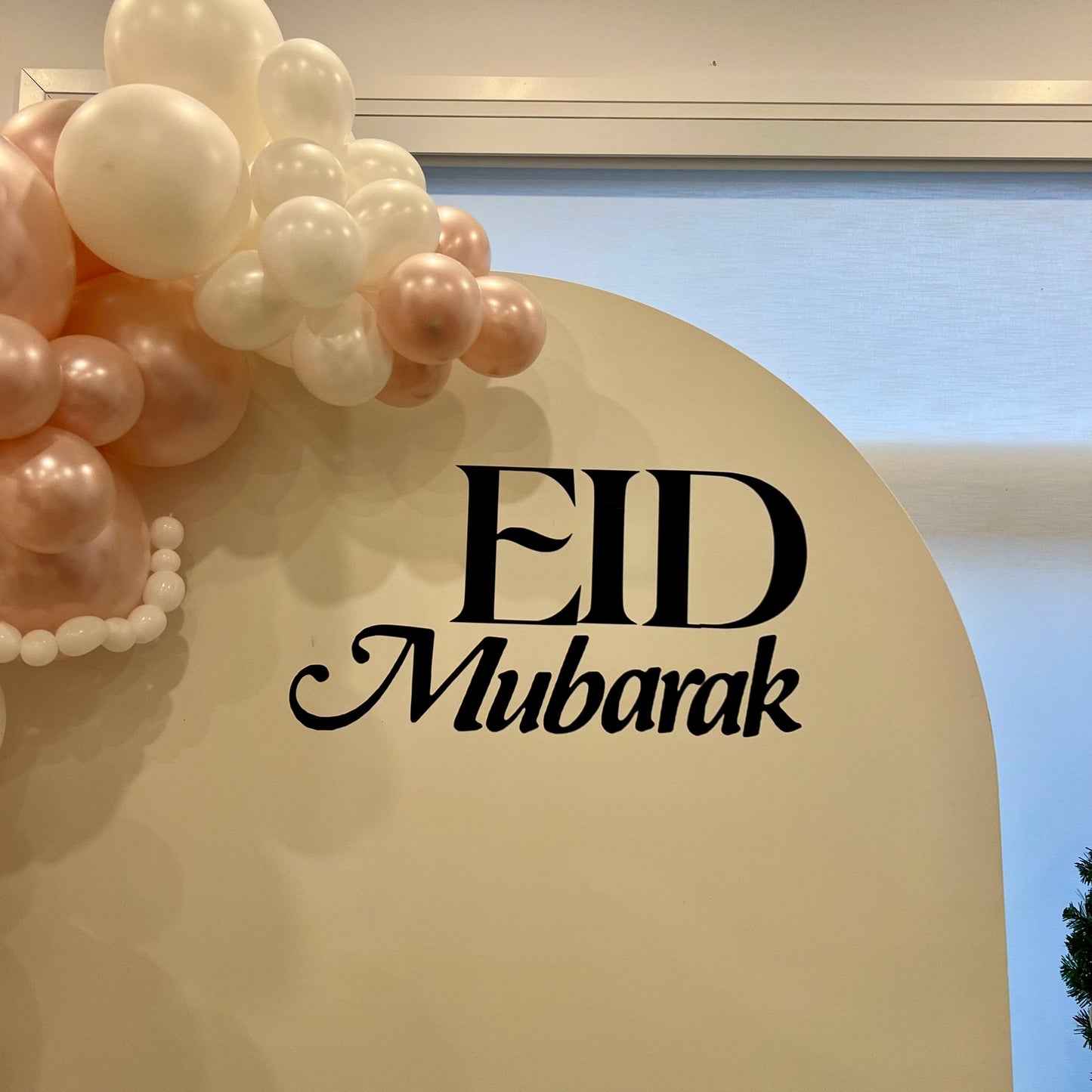 Eid Mubarak White Oval Backdrop with Balloon Garland (7ft x 4ft)